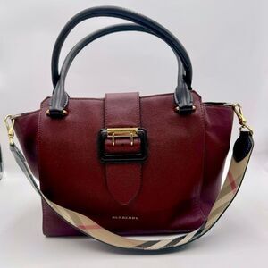 Auth Burberry Medium Pebble Grained Burgundy Leather Buckle 2way Tote Bag